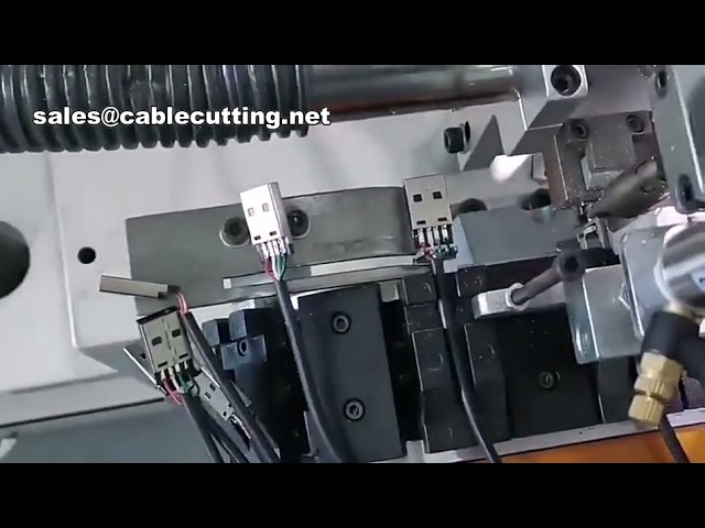Automatische soldeermachine voor USB-datakabels | Productielijn USB-kabelfabriek