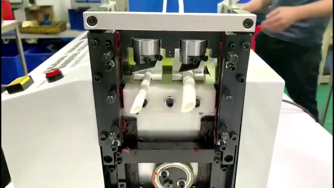 Volledig Automatische Computergestuurde Buissnijmachine - Echte Opname in Actie