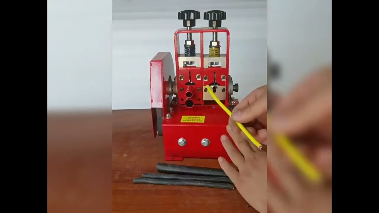 Mini Draadstripmachine voor Koperkabel – Elektrisch en Handmatig met Messen