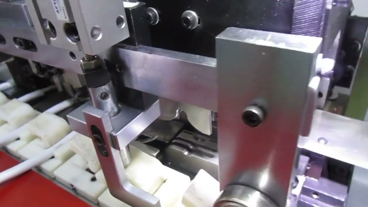 Automatische Europese stekkercrimpmachine WPM-203-F voor ronde kabels