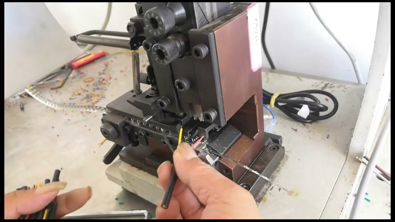 15 Ton Elektrische Super Stille Automatische Terminalkrimpmachine met Horizontale Toevoer
