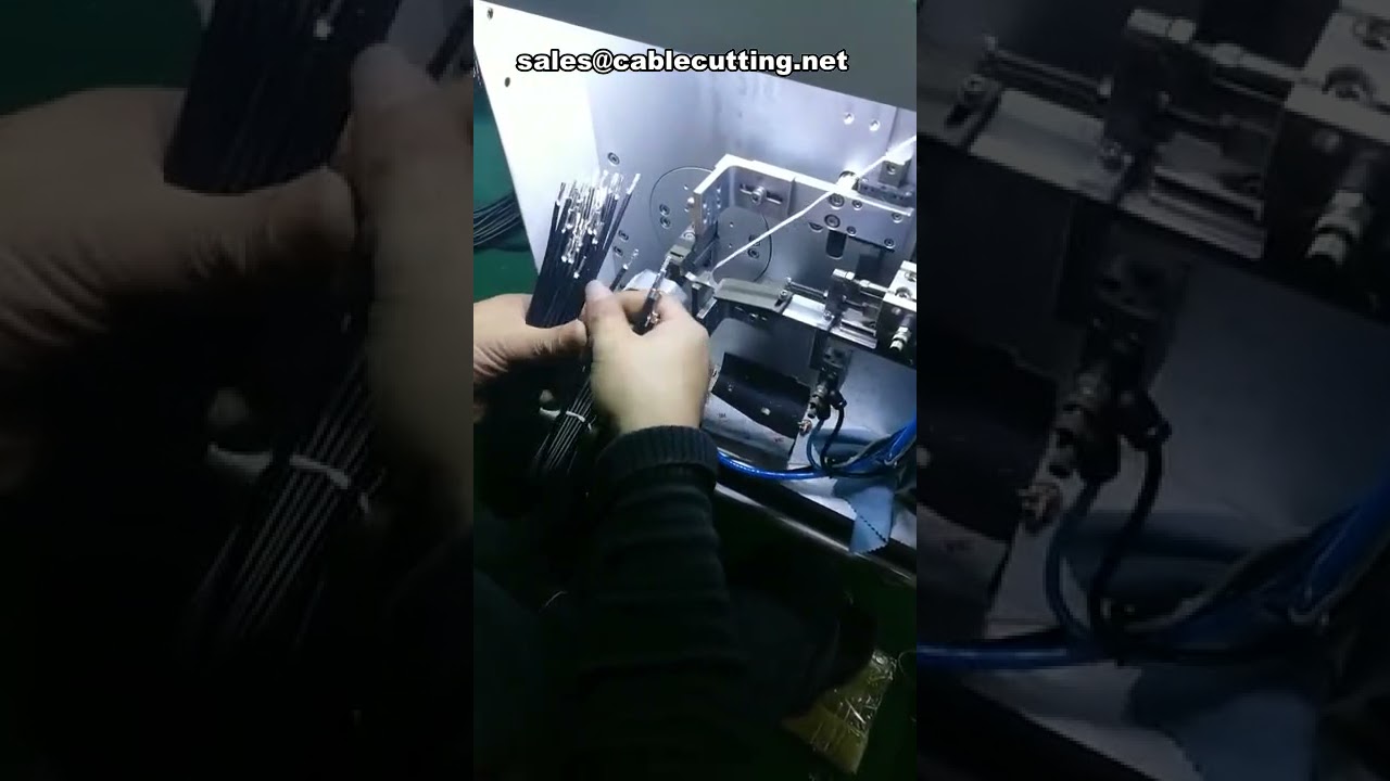 Geautomatiseerde machine voor het wikkelen van koperfolietape op draden en kabels
