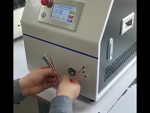 Automatische strip- en krimpmachine voor adereindhulzen | 0,5–4,0 mm² vierkante klem