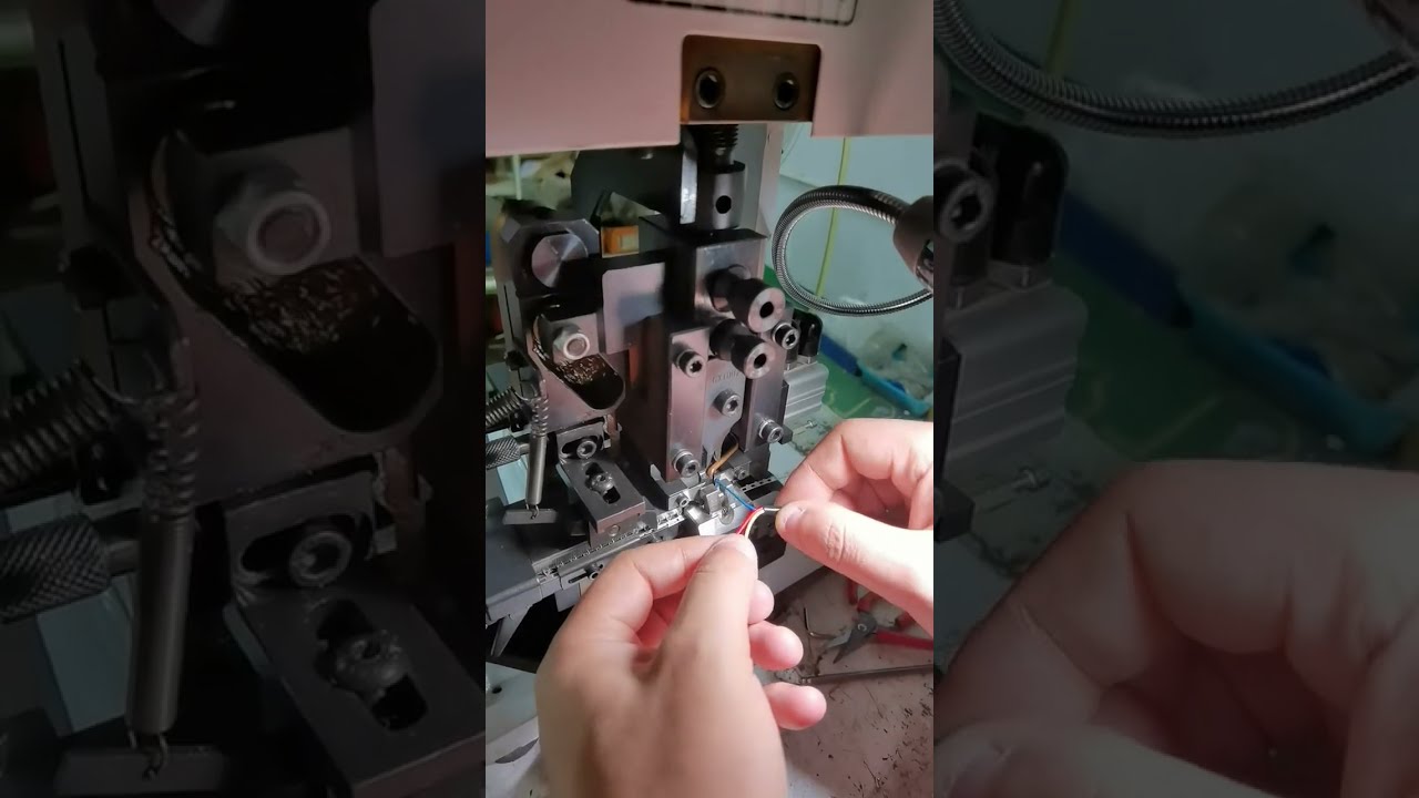 Horizontale doorlopende strip- en terminalmachine #machine #kabelstripmachine #fabriek #gereedschap