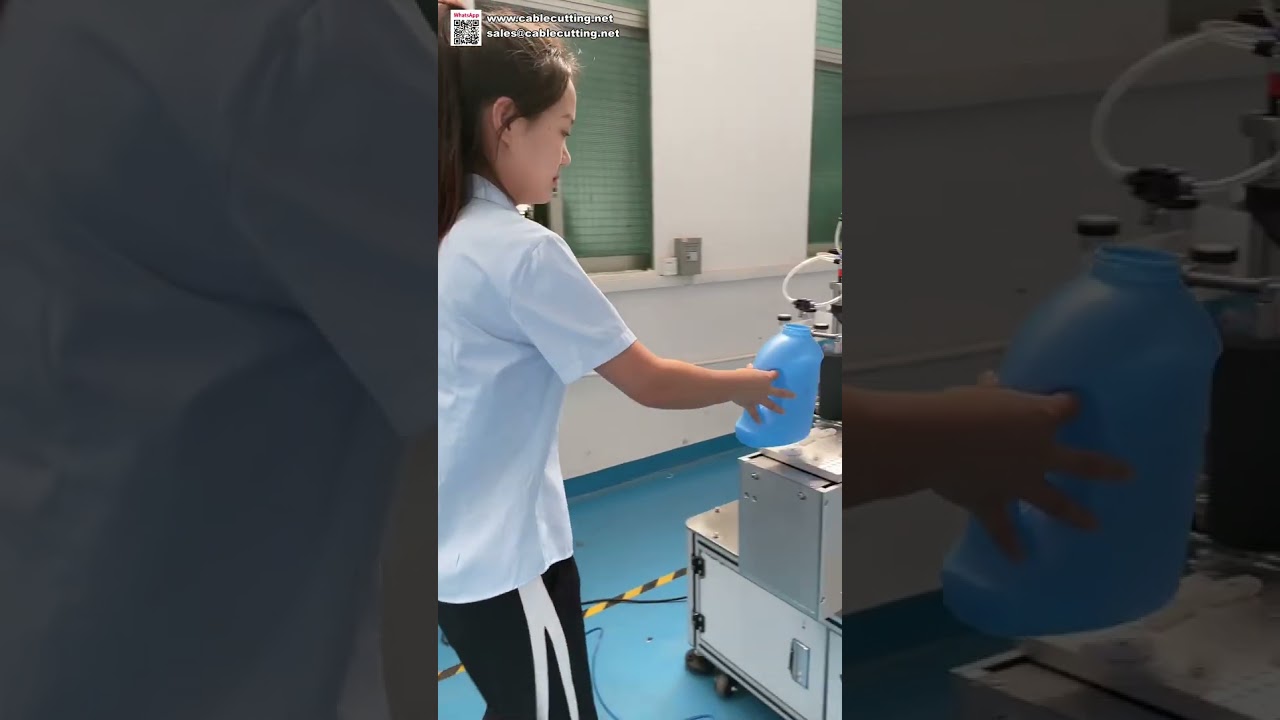 Dubbelzijdige labelmachine voor wasmiddelflessen - automatisch voor- en achterkant stickeren