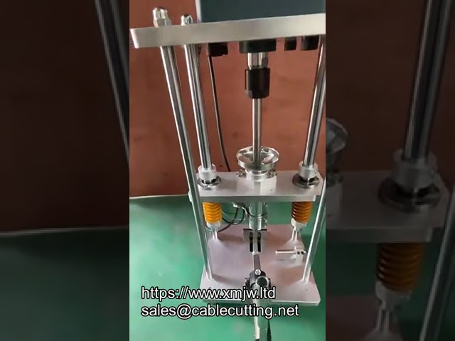 Mini verticale spuitgietmachine voor het produceren van opladerkabels en connectoren