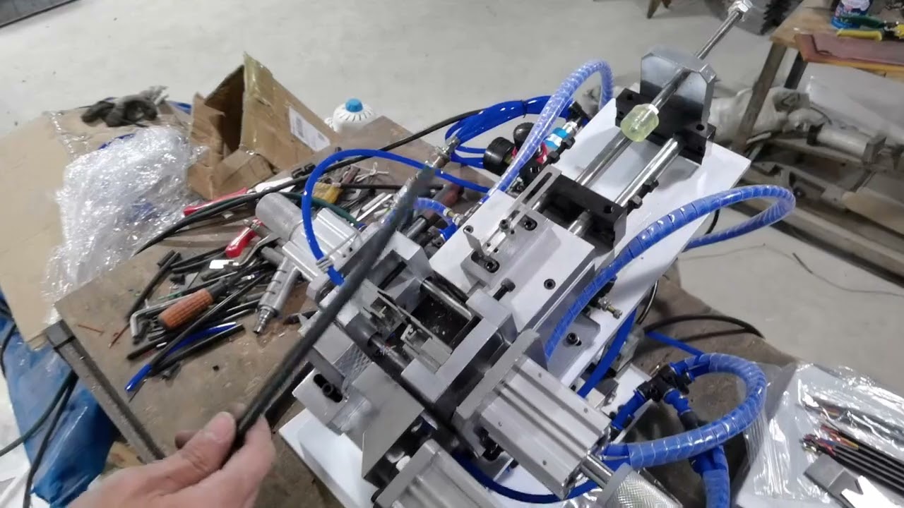Pneumatische stripmachine voor binnen- en buitendraad