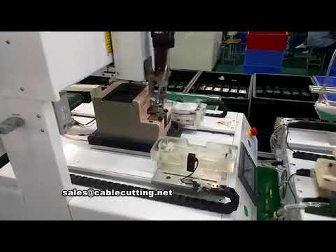 Automatisch omhulsel persen & schroefbevestiging in actie