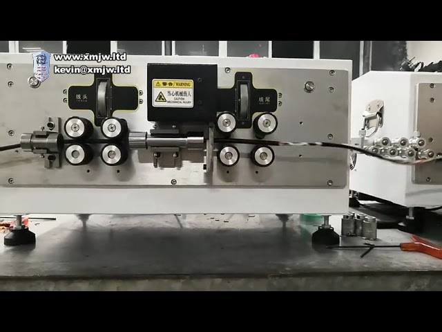 Automatische snij- en stripmachine met achtwielaandrijving - voor BV-draad en elektronische kabels