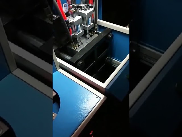 Semi-automatische PET-blaasmachine – Eén machine, twee flessen tegelijk