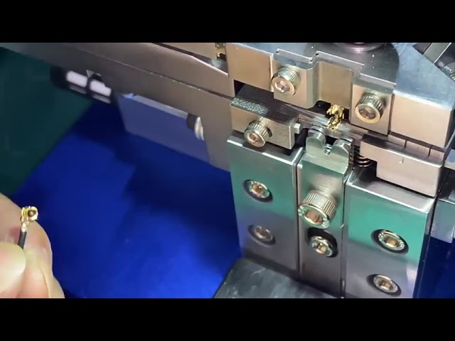 Automatische IPEX-SMA Coax Krimpmachine | Sub-6 LTE, Wi-Fi & IoT Verbindingen