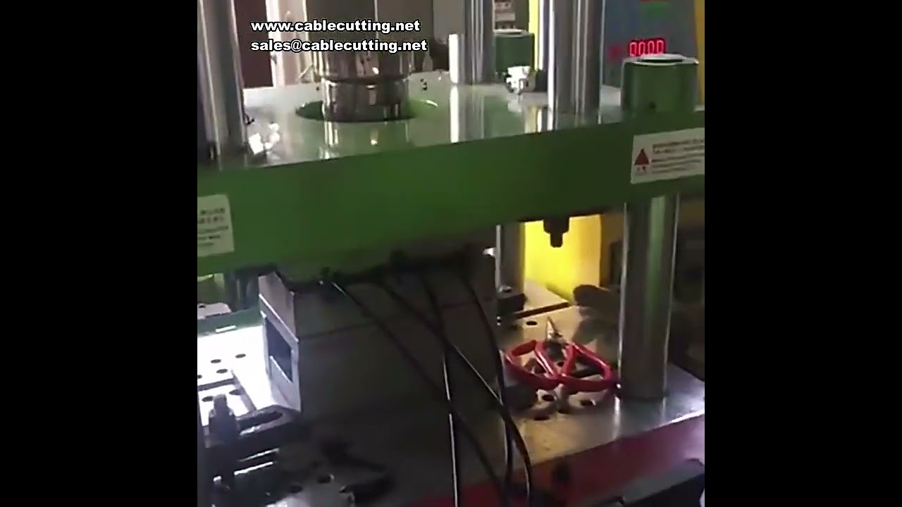 200SKT Verticale Spuitgietmachine voor DC-connector en USB-kabelkoppen – Precisie in productie