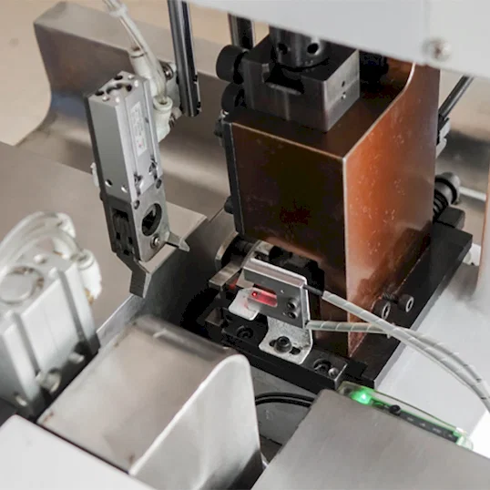 Automatische Kabel Strip-, Krimp- en Twistmachine Thumb