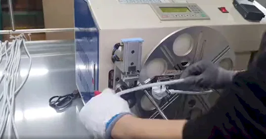 Stopcontact Oprol- en Bindmachine WPM-210 - Kabel Oprol- en Bindmachine